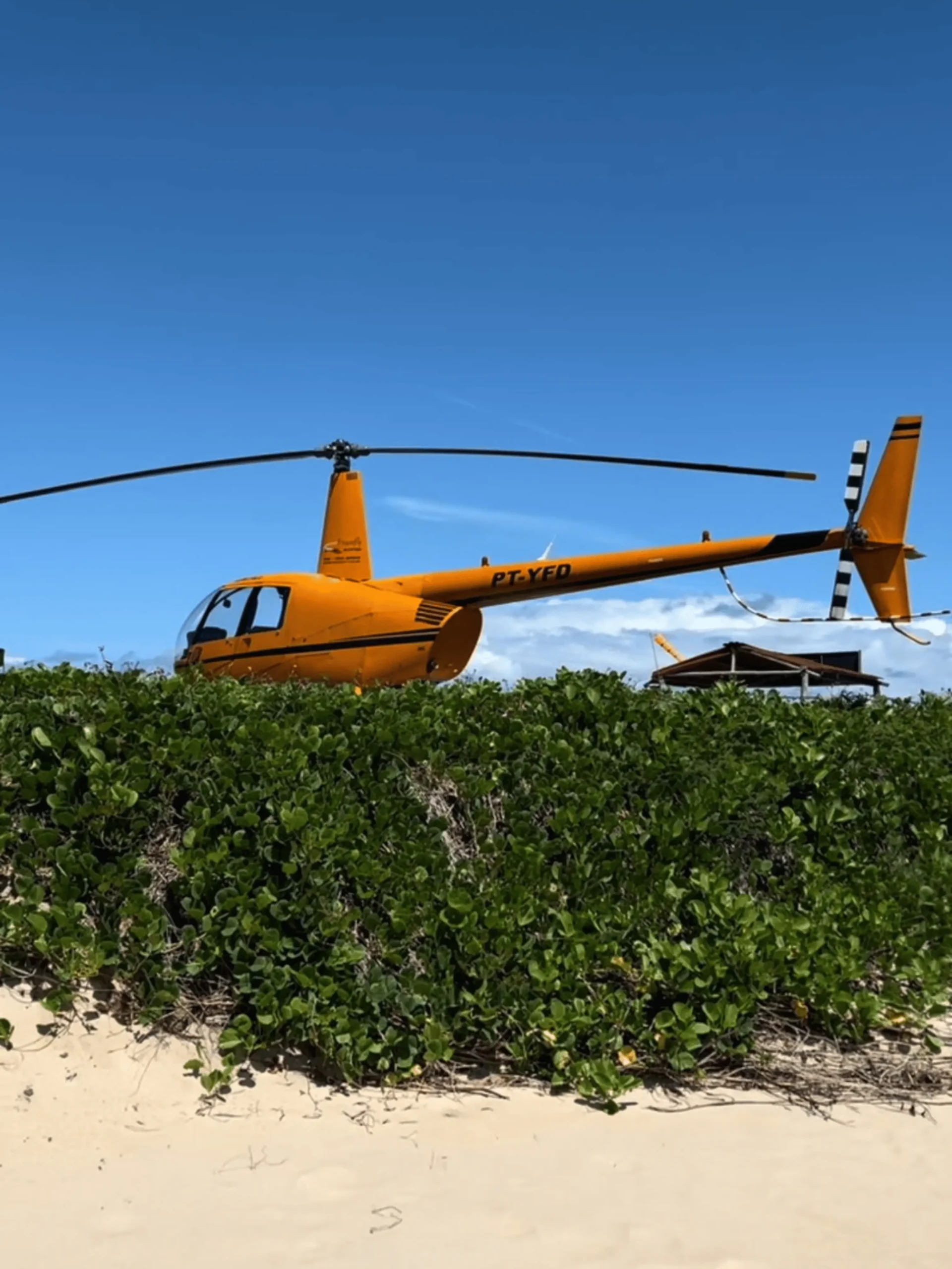 Passeio de Helicóptero na Praia do Gunga – Tour Alagoas